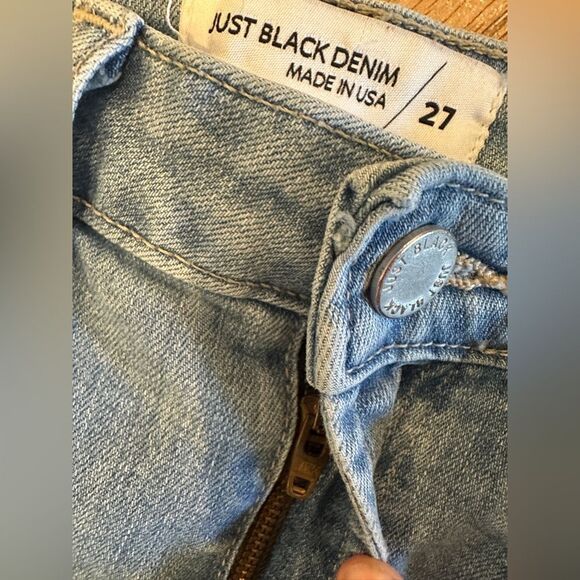 Just Black Denim Light Wash Blue Frayed Hem Jeans size Womens 27 - Picture 3 of 5